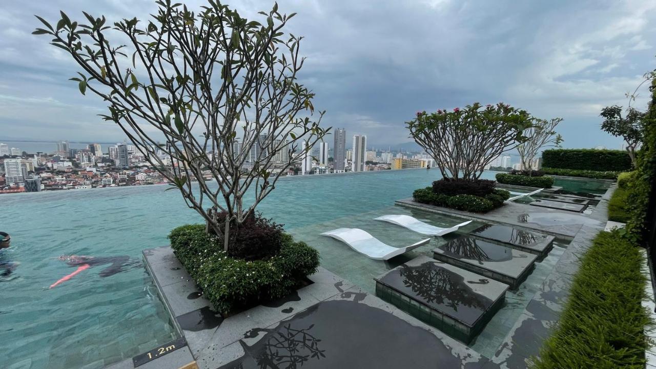 13 Beacon Executive Suites #Rooftoppool #Luxurysuites George Town Exterior photo